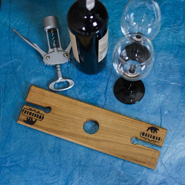 Oryginalny i praktyczny stojak na wino i kieliszki